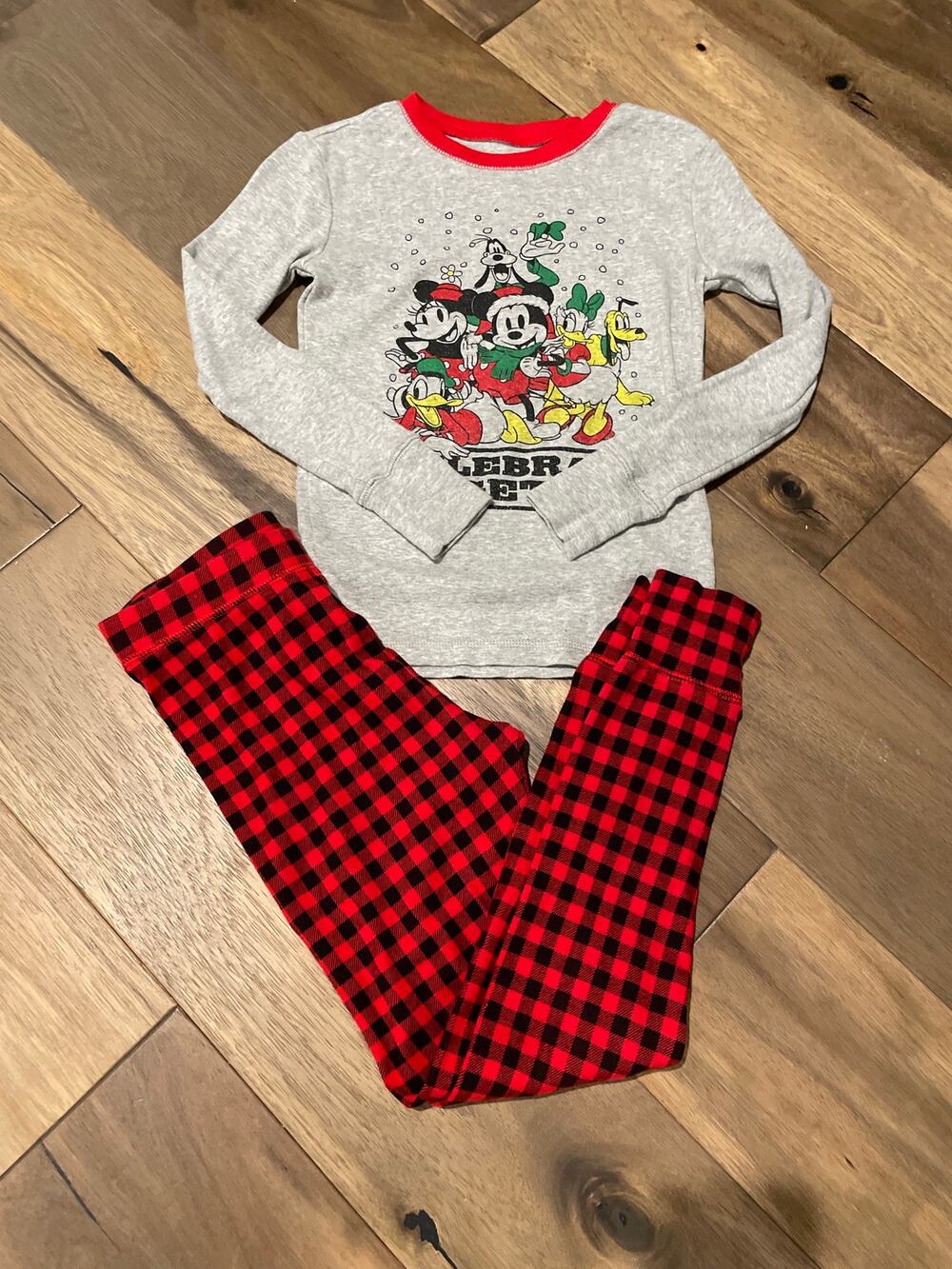 Gap Disney Holiday Pajama Set Size M Red Gray Mickey and Friends Unisex Knit